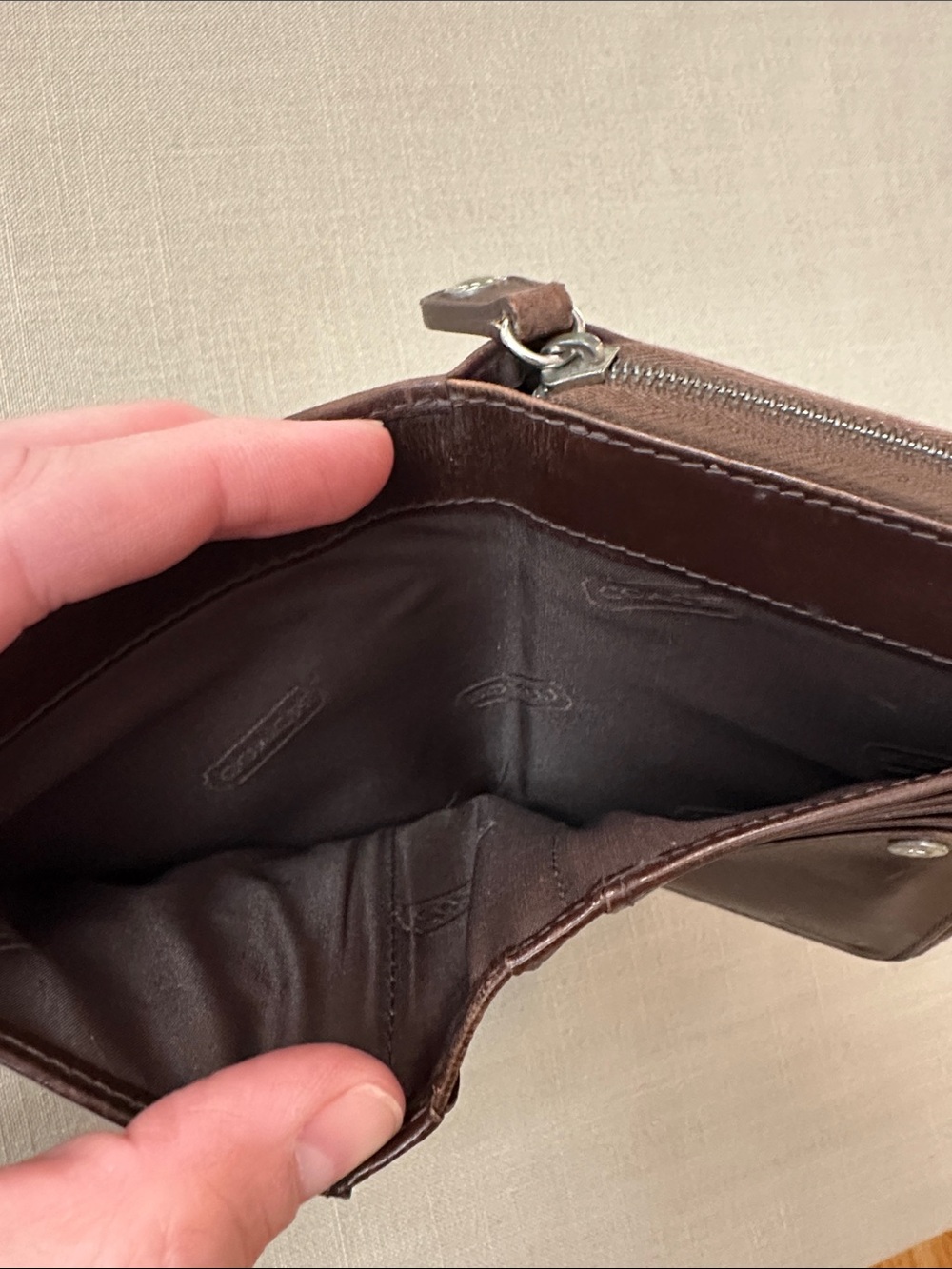 Vintage Coach Dark Brown Mahogany Leather Zip Around Wallet - Picture 4 of 10